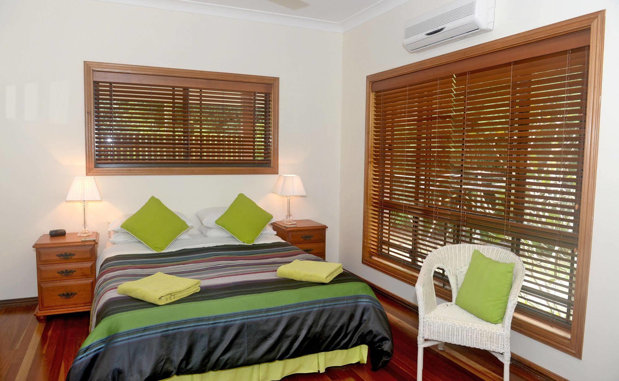 Hibiscus Lodge Bed & Breakfast Wongaling Beach Bagian luar foto